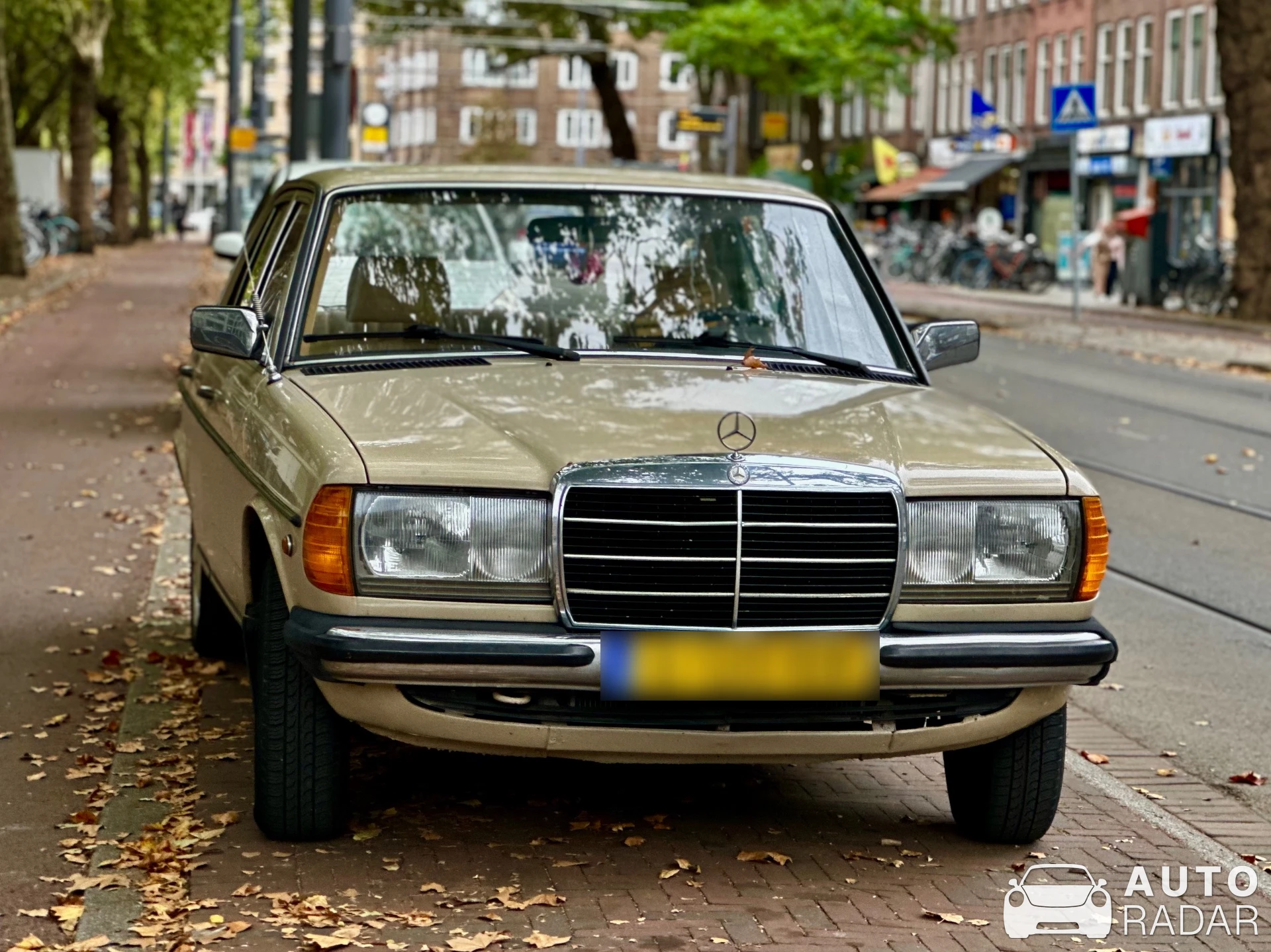 Mercedes-Benz 200E W123 spotted in Rotterdam