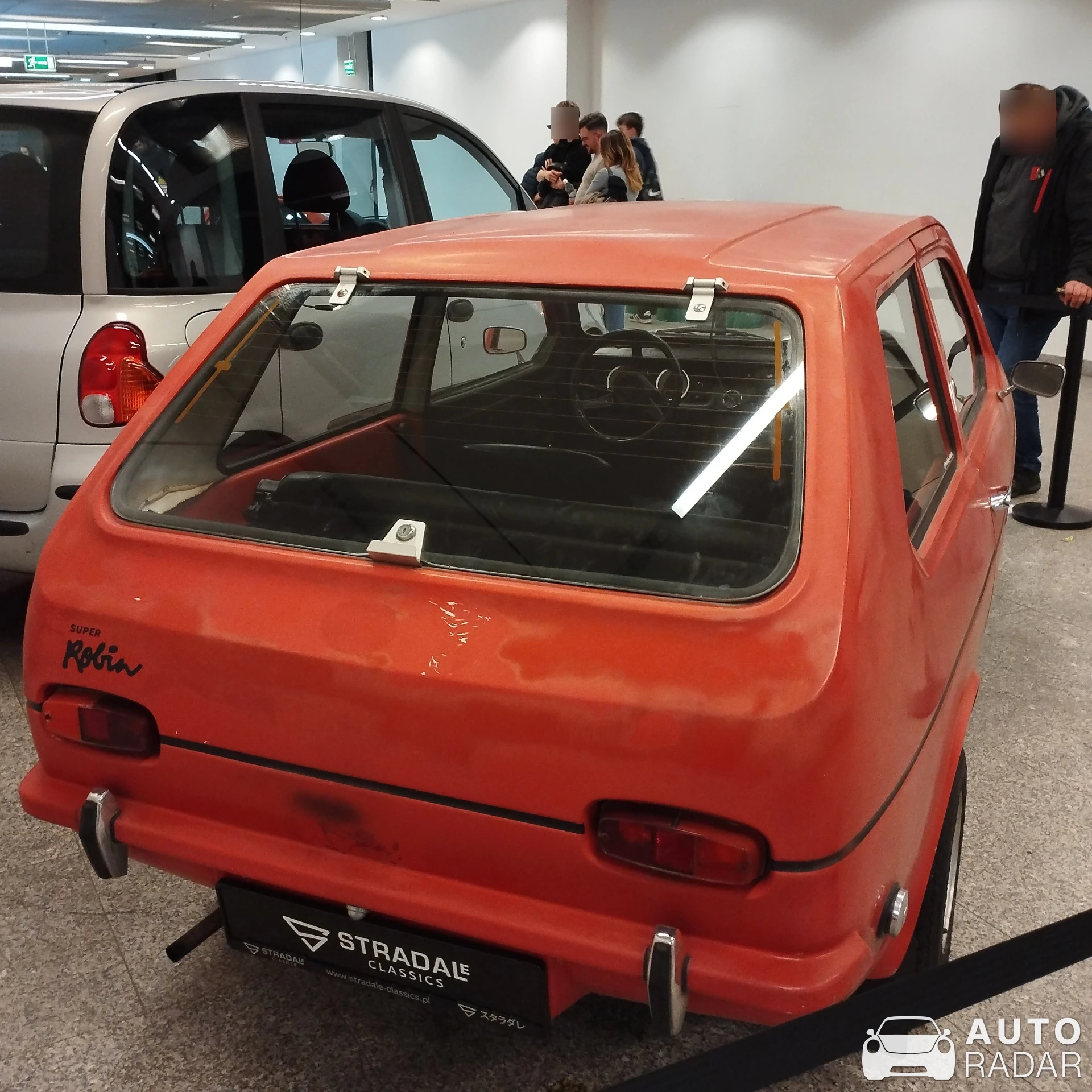 Reliant Robin MkI spotted in Warszawa