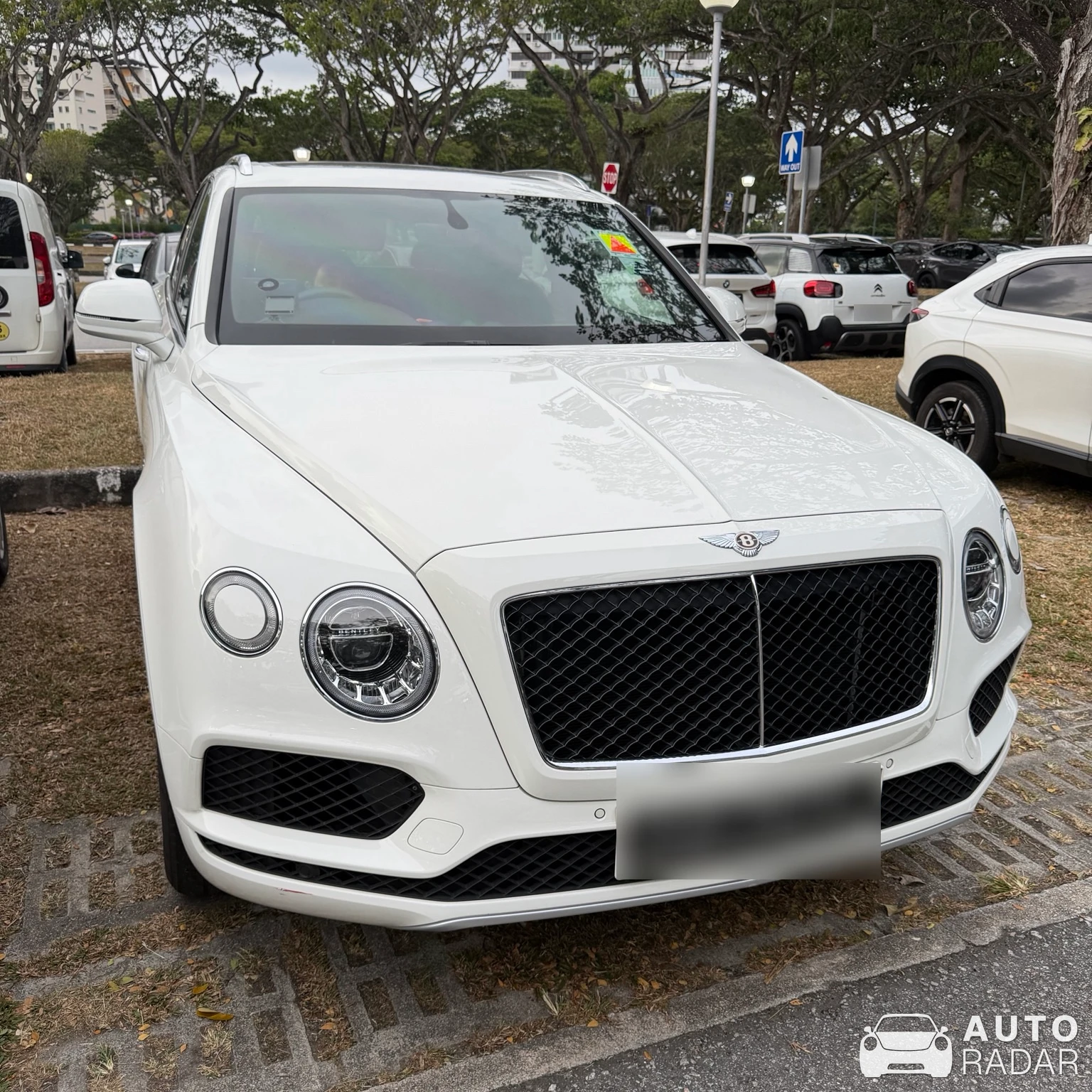 Bentley Bentayga spotted in 싱가포르, 싱가포르