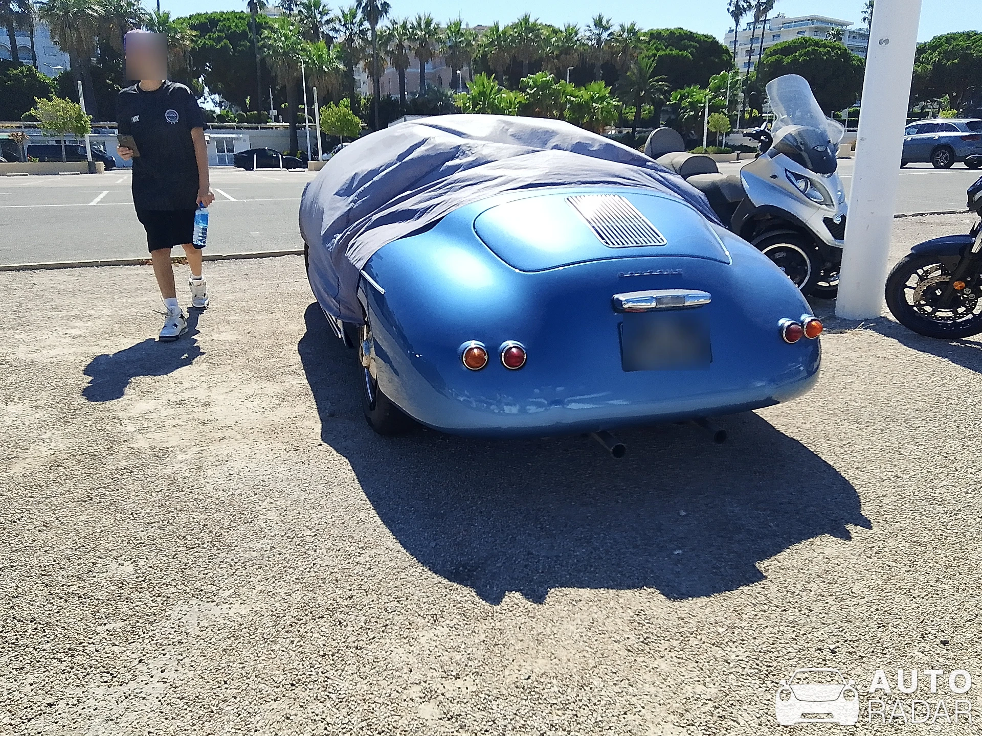 Porsche 356 spotted in Fontainebleau
