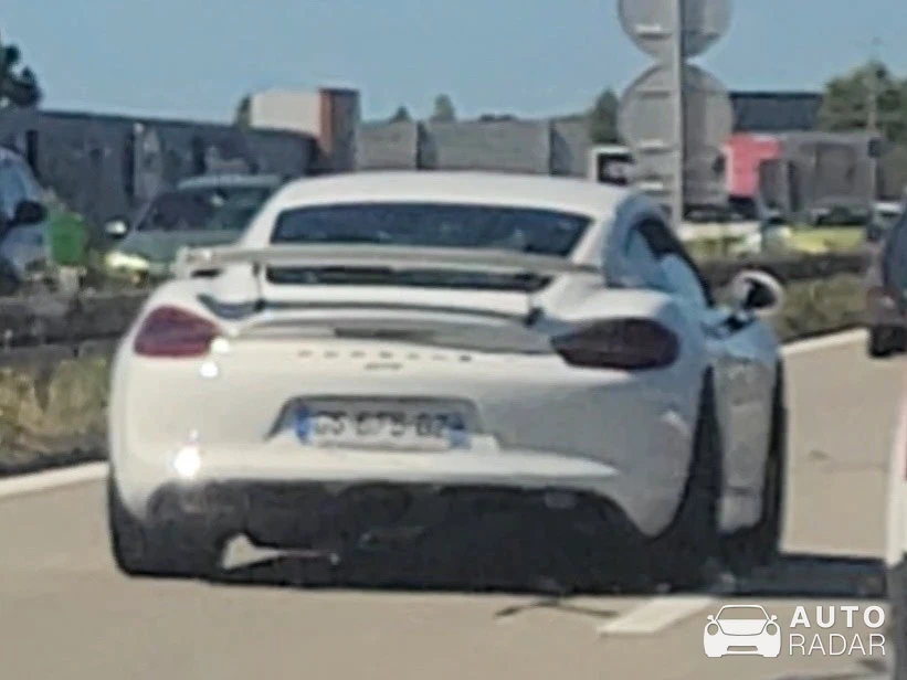 Porsche 981 Cayman GT4 spotted in Séné