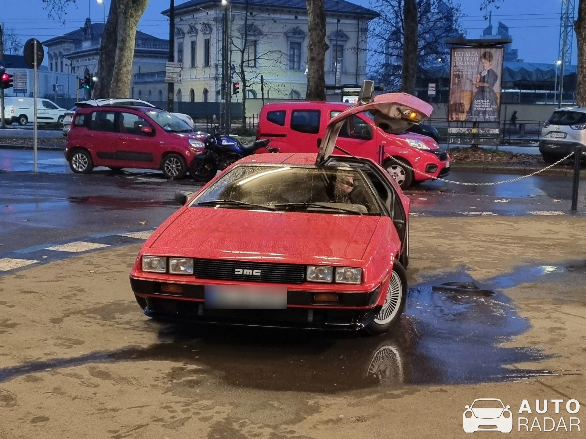 DeLorean DMC-12 spotted in Milano, Italy