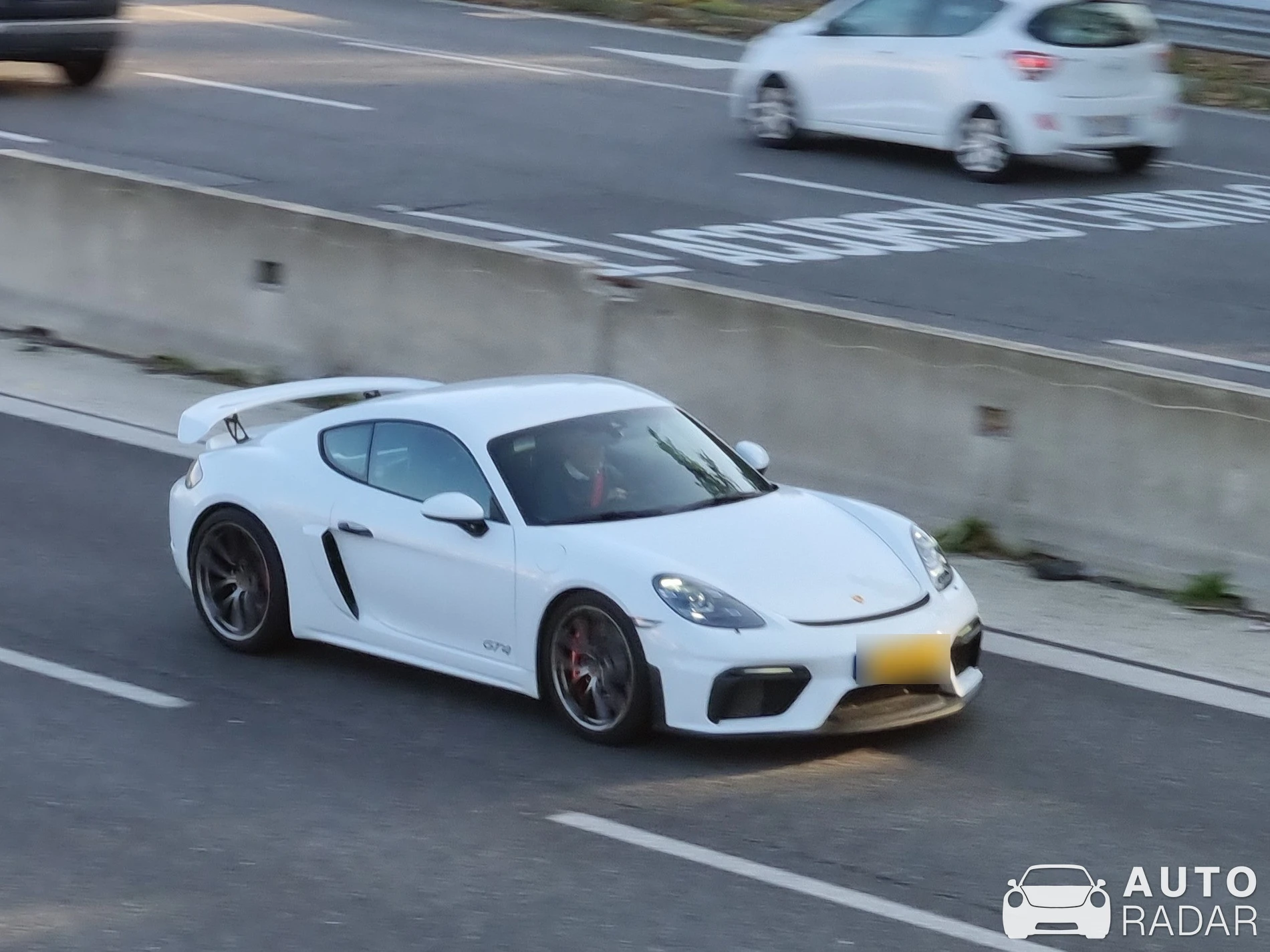 Porsche 718 Cayman GT4 spotted in Milano, Italia