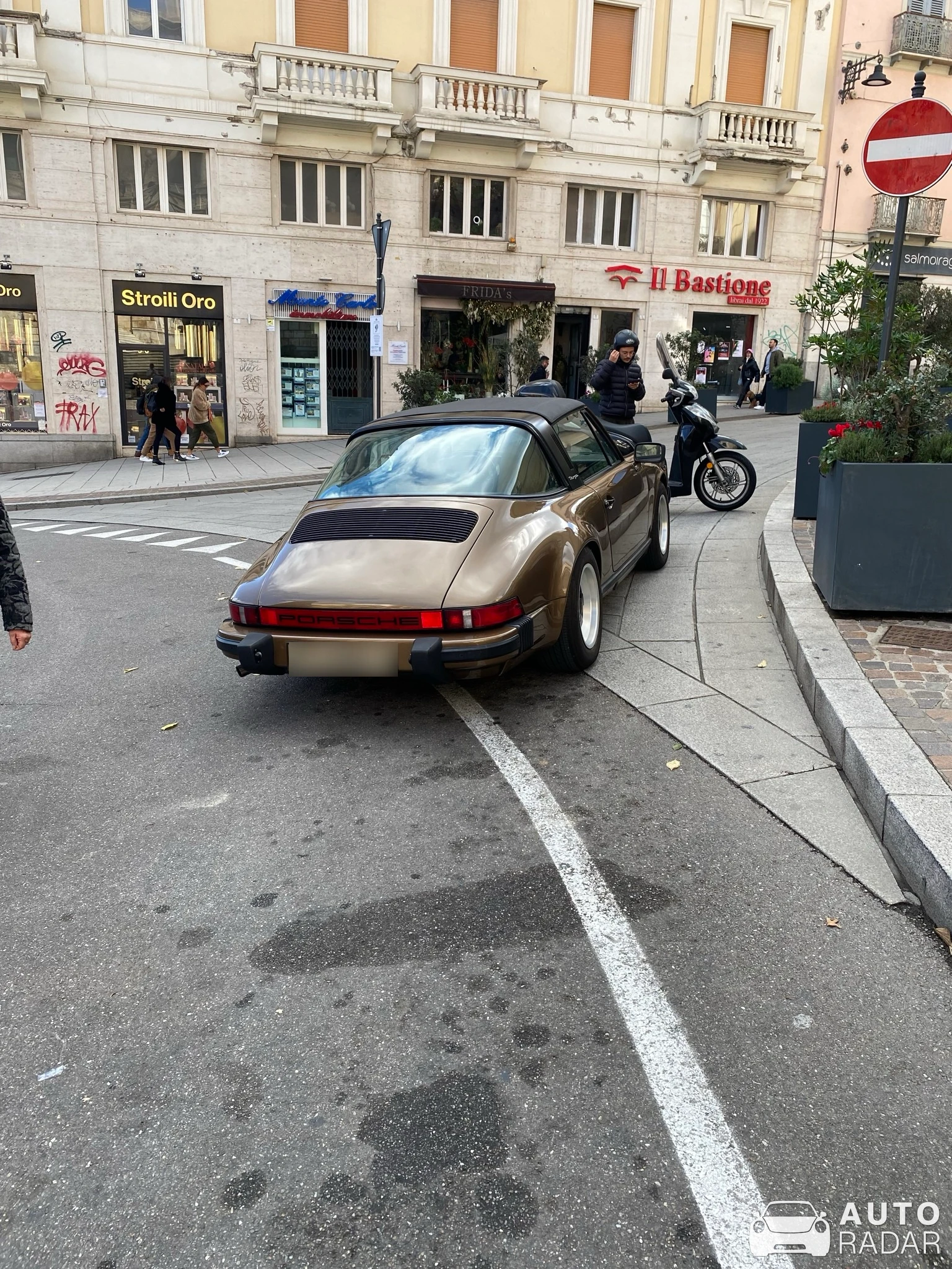 Porsche 911 Targa spotted in Cagliari