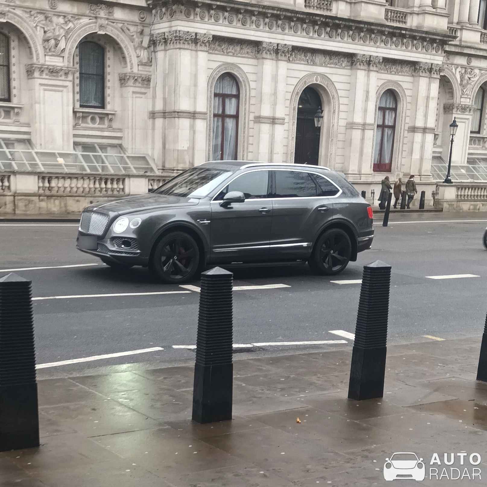 Bentley Bentayga spotted in Greater London, Reino Unido