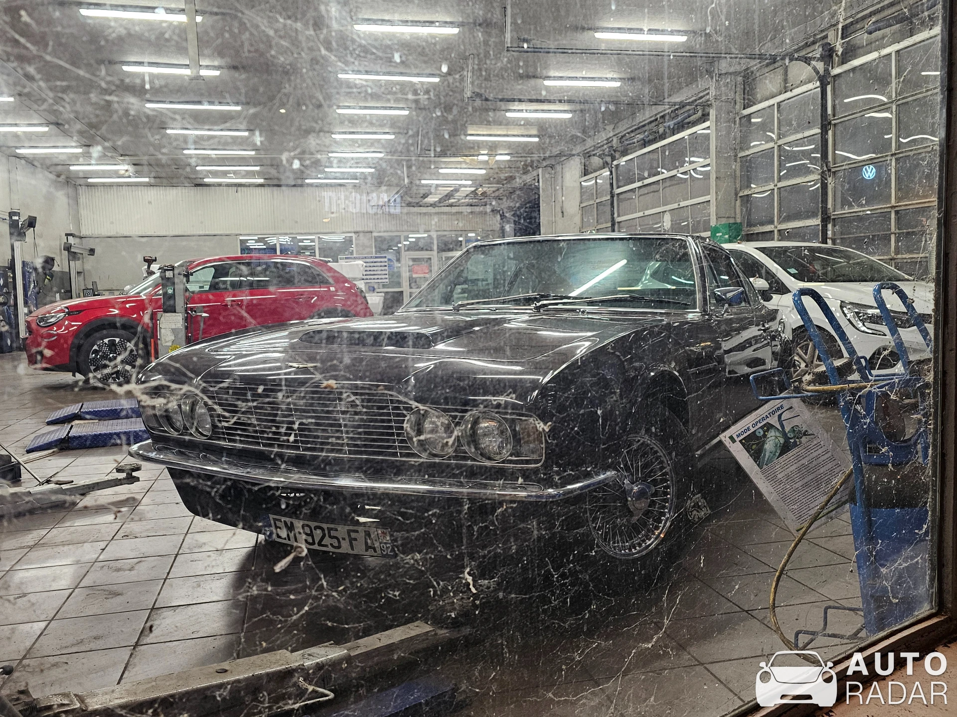Aston Martin DBS V8 1969 - 1972 spotted in Viry-Châtillon