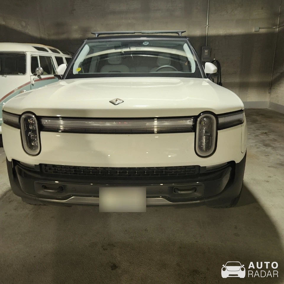 Rivian R1S spotted in Honolulu