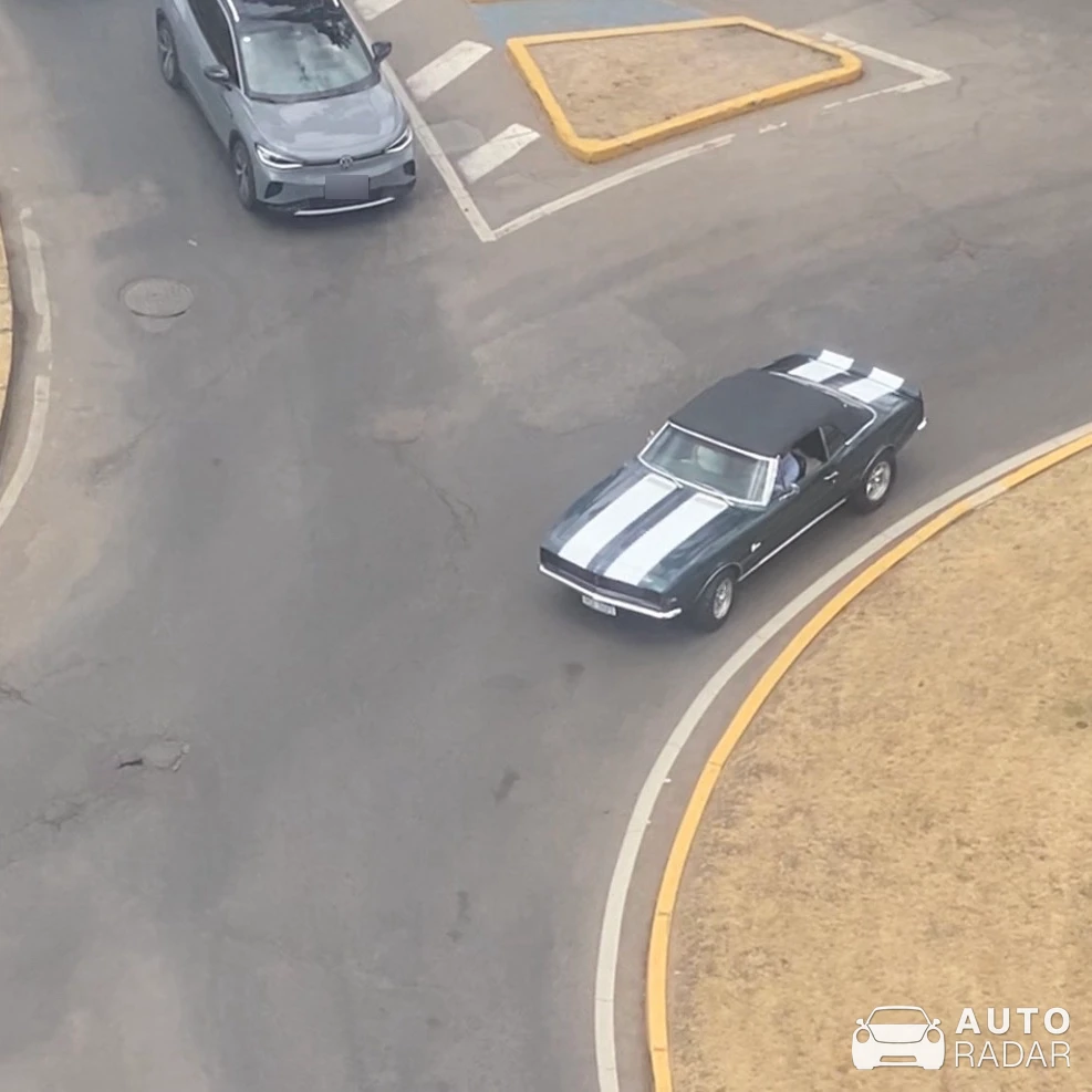 Chevrolet Camaro Convertible spotted in Villa Urquiza, Argentina
