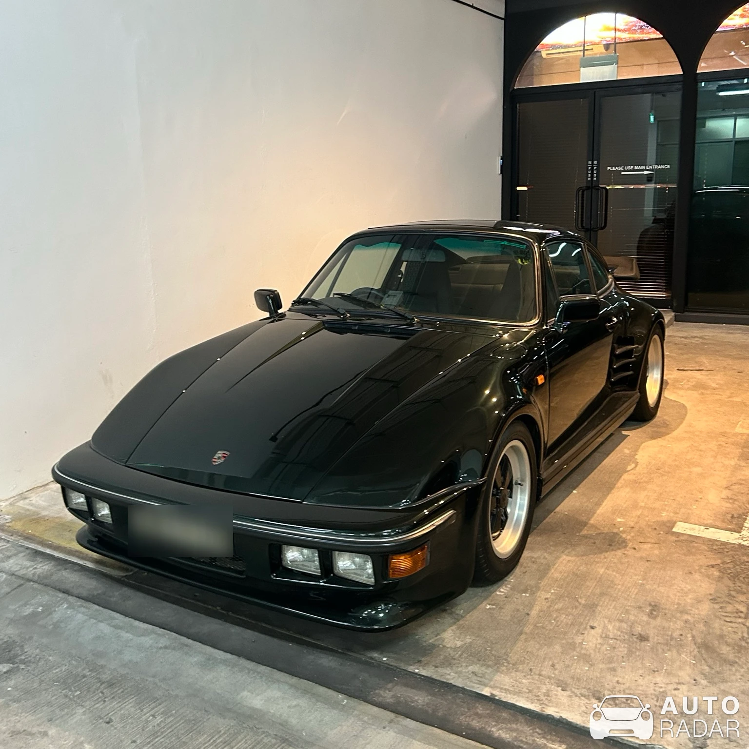 Porsche 930 Turbo Flachbau spotted in Singapore