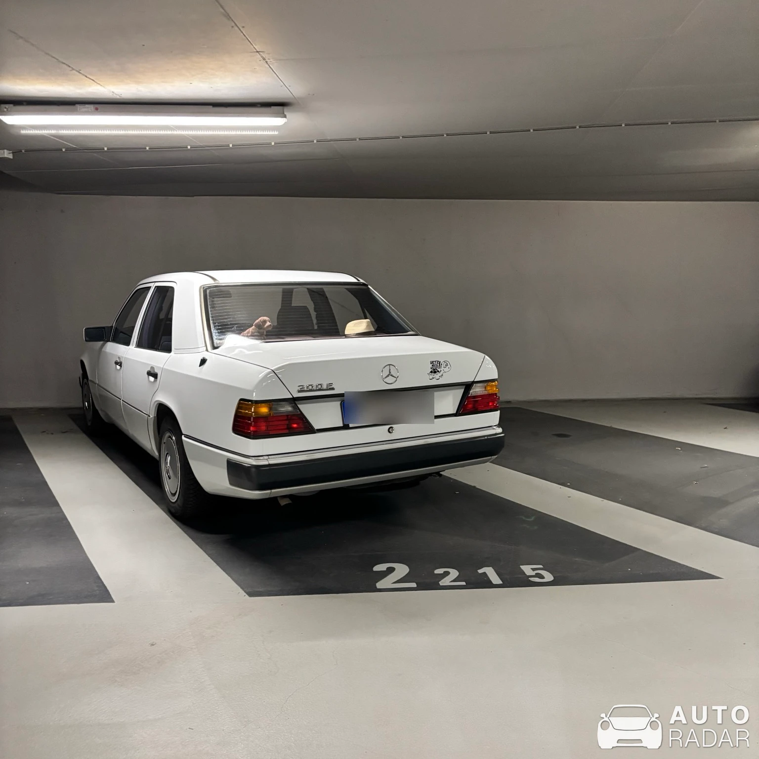 Mercedes-Benz 200E W123 spotted in Dresden