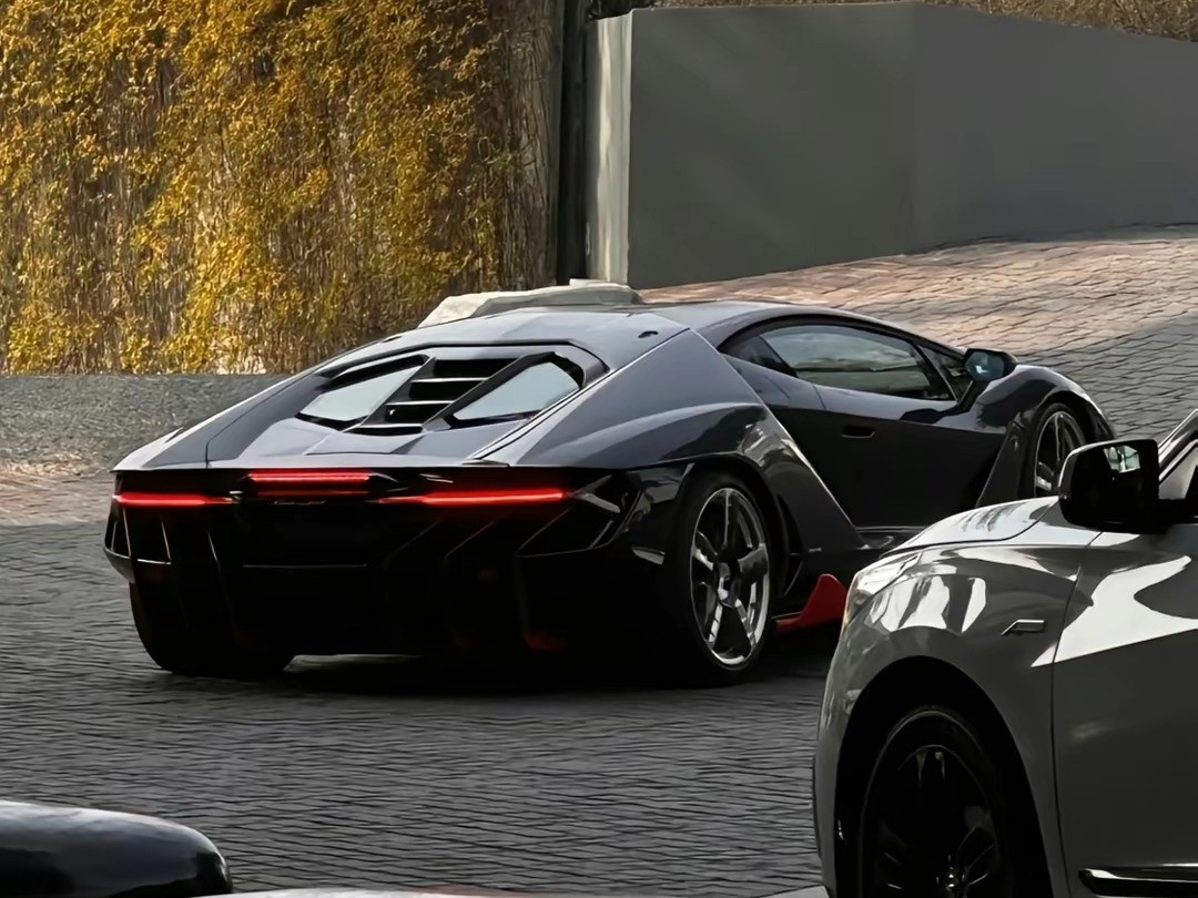 Lamborghini Centenario LP770-4