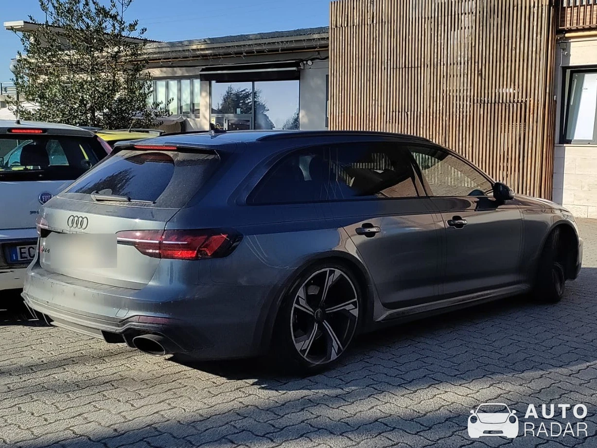 Audi RS4 Avant B9 spotted in Mariano Comense, Italy