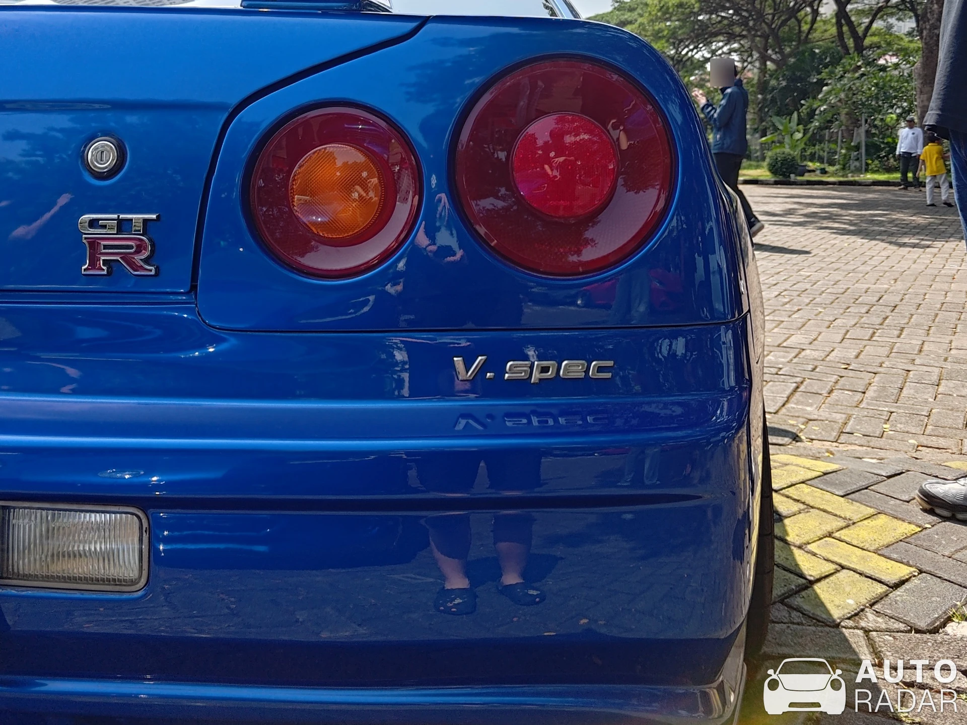 Nissan Skyline R34 GT-R V-Spec spotted in Surabaya