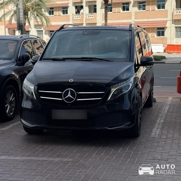 Mercedes-Benz V-Class spotted in Dubai