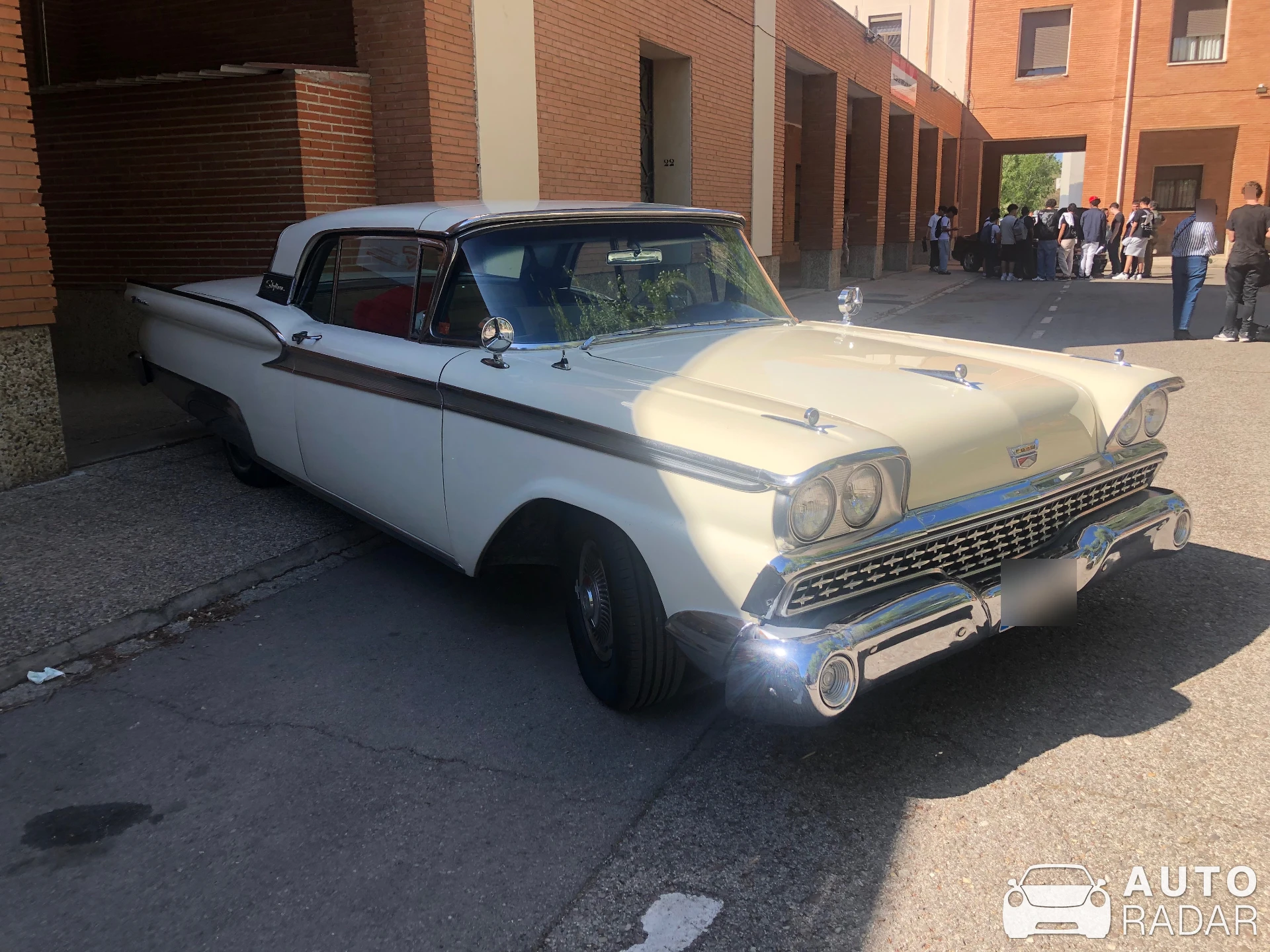 Cadillac Series 62 Sedanette Club Coupe spotted in Madrid