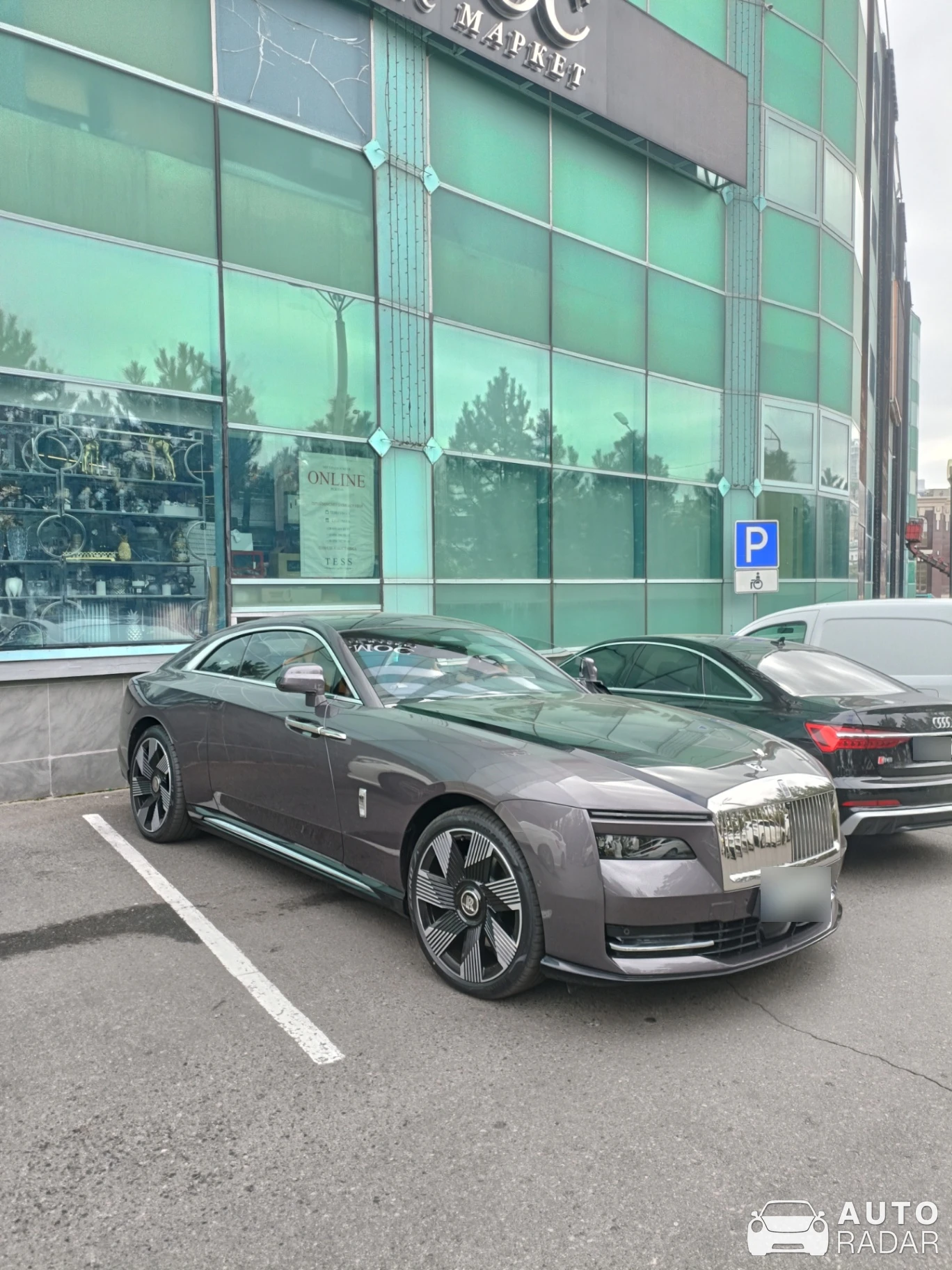 Rolls-Royce Spectre spotted in Odesa, Ukraine