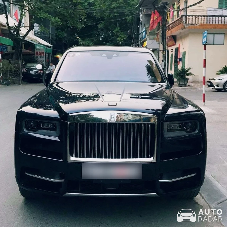 Rolls-Royce Cullinan spotted in Thành phố Hòa Bình