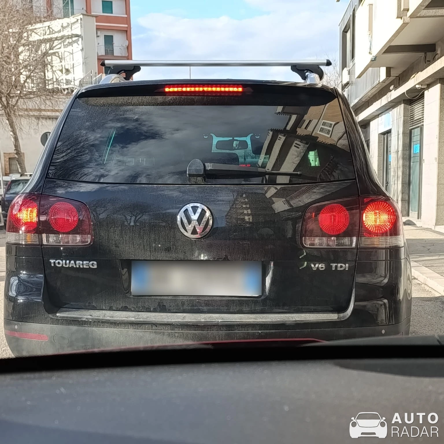 Volkswagen Touareg V6 TDI spotted in Foggia