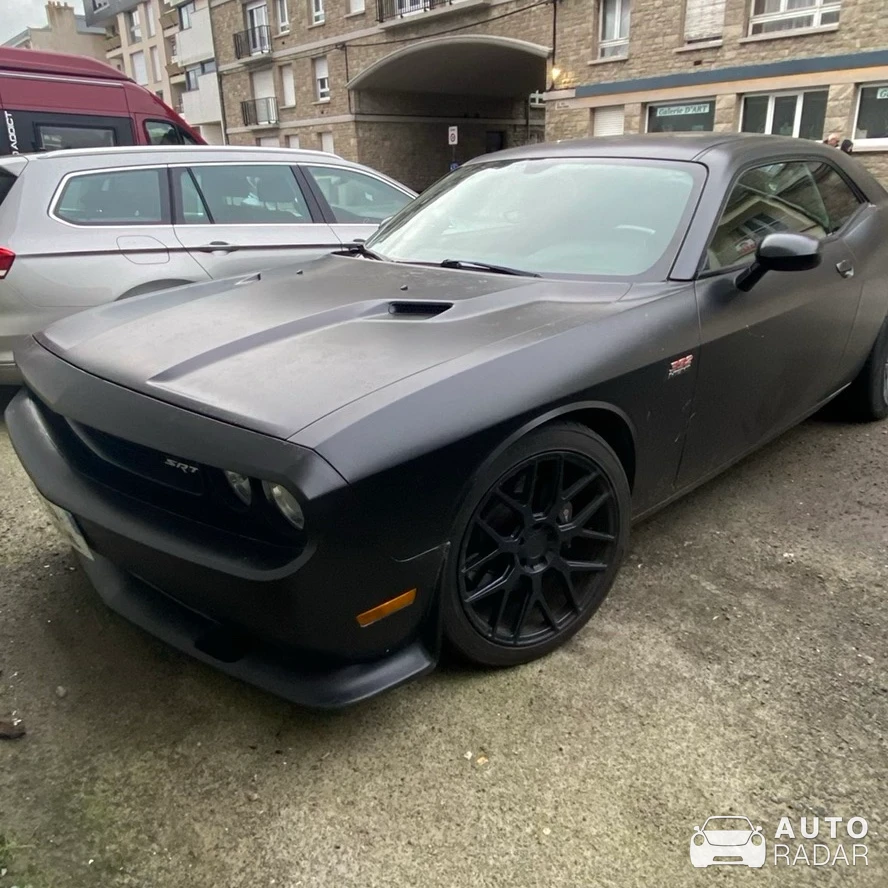 Dodge Challenger SRT-8 392 spotted in Saint-Malo