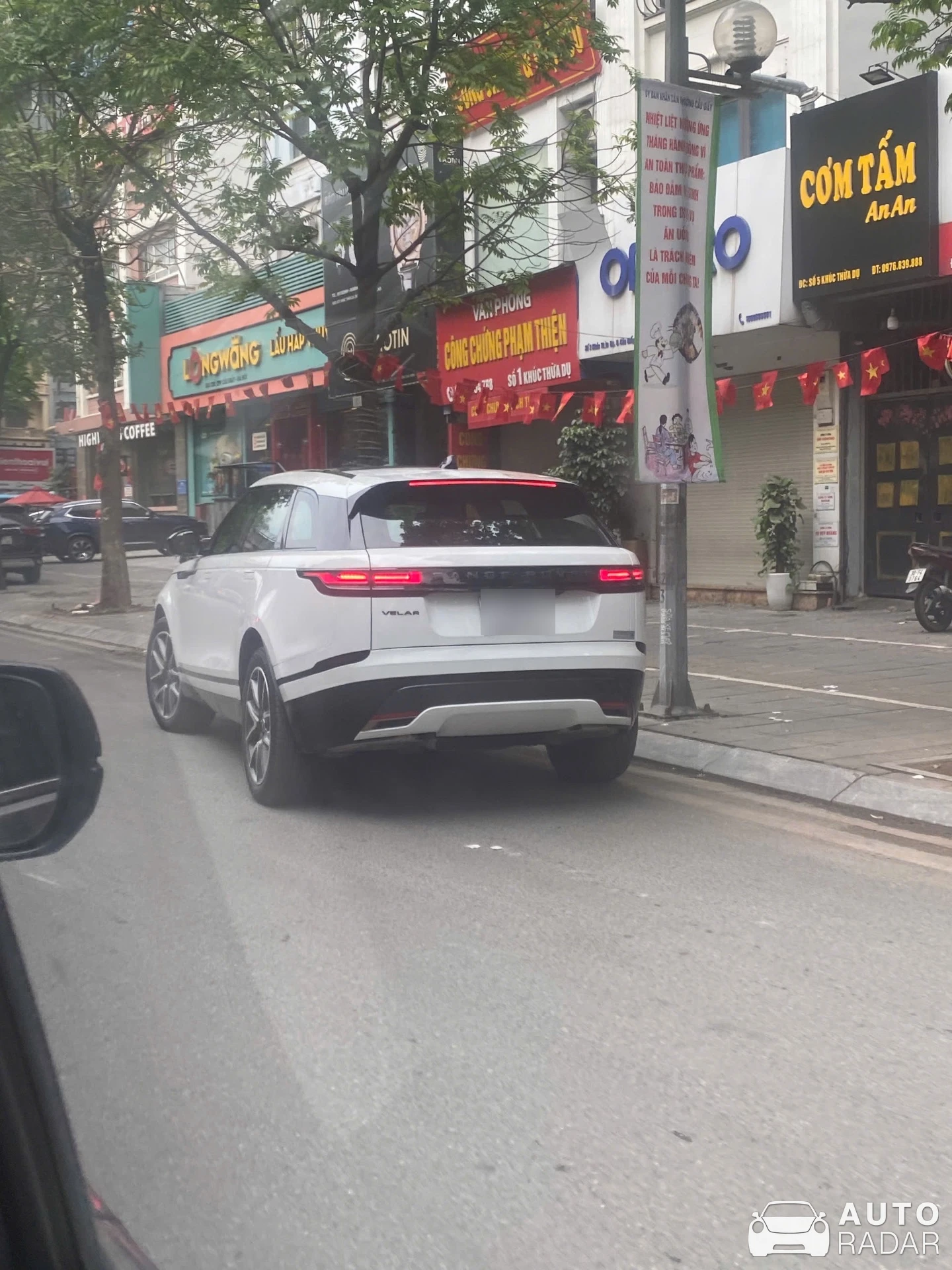 Land Rover Velar spotted in Hanoi