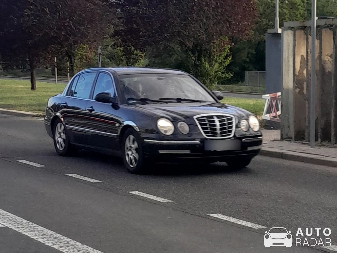 Kia Opirus spotted