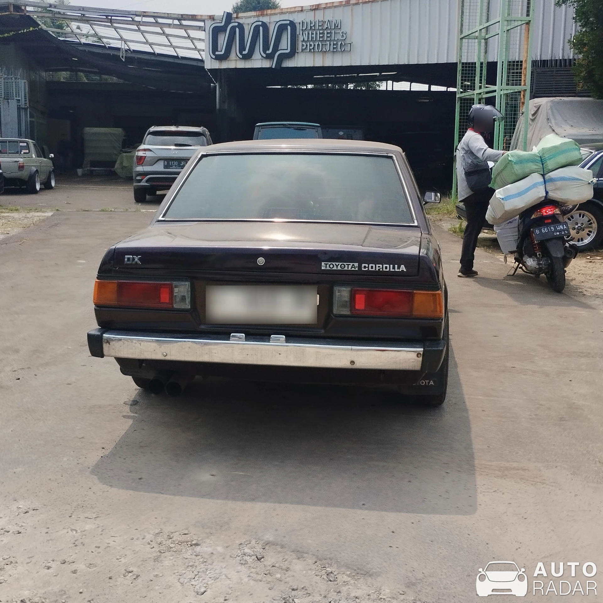 Toyota Corolla DX E70 spotted in Tangerang Selatan