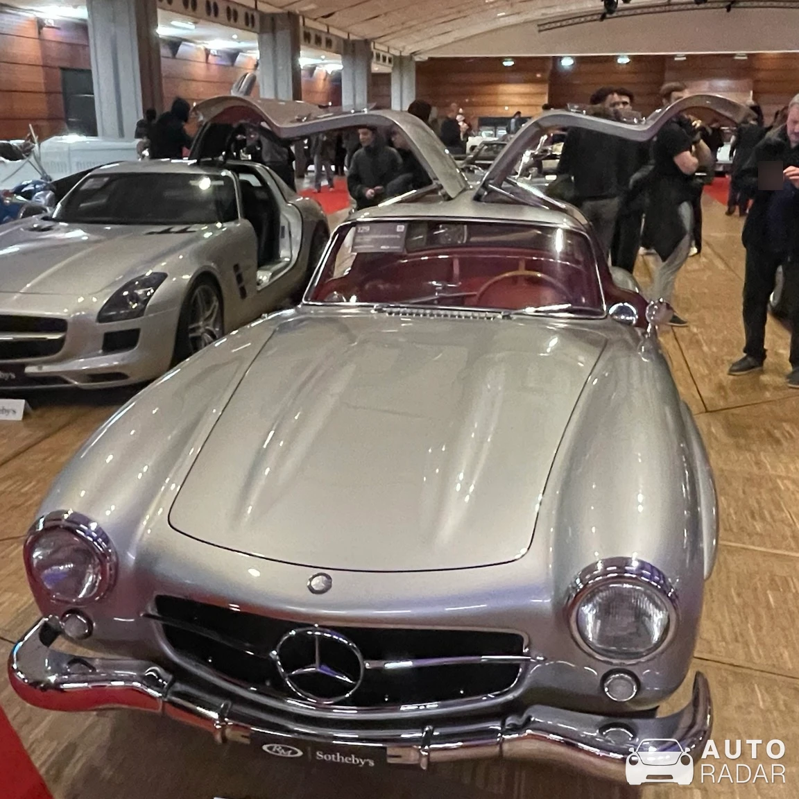 Mercedes-Benz 300SL Gullwing spotted in Paris, France