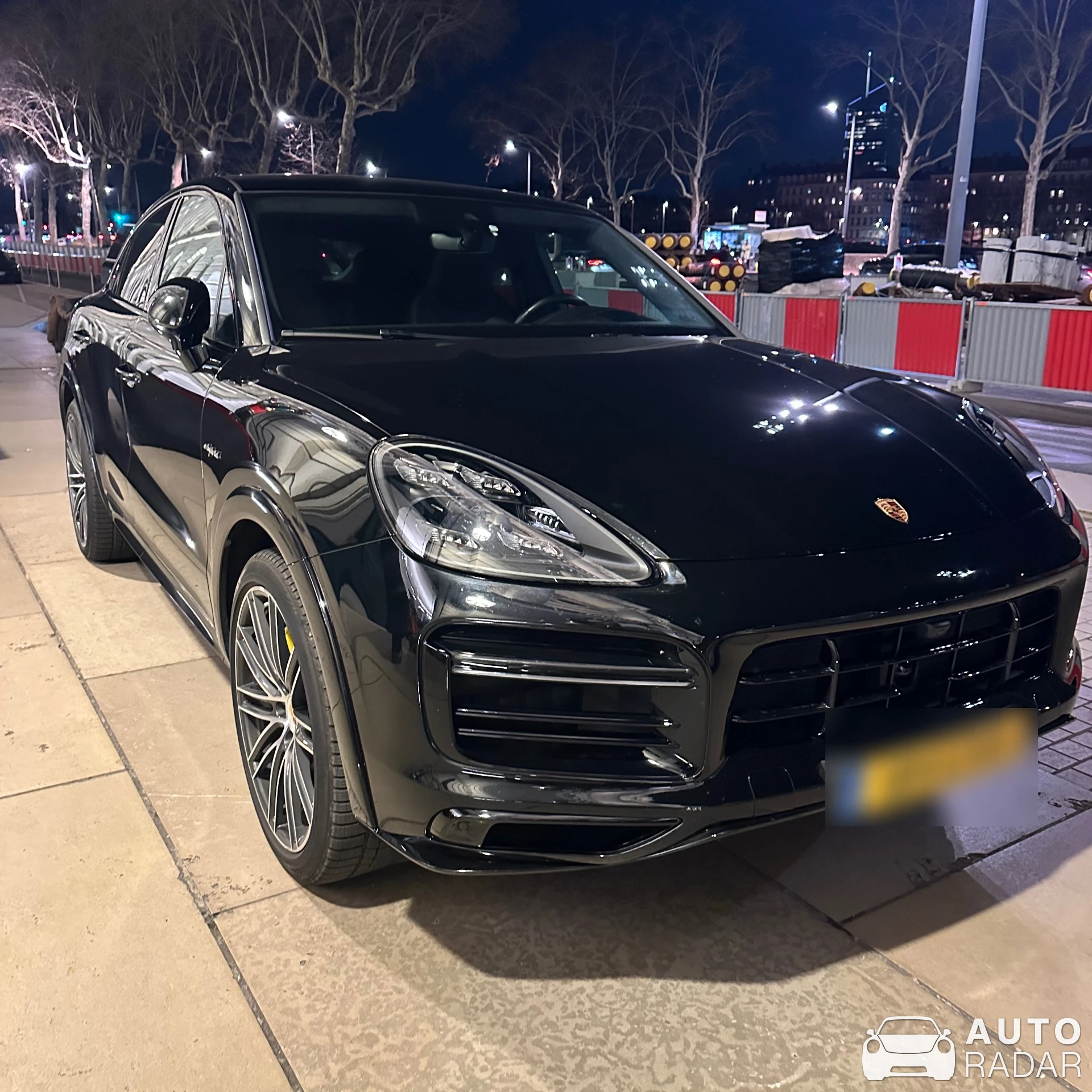Porsche Cayenne Coupé Turbo S E-Hybrid spotted in Lyon, França