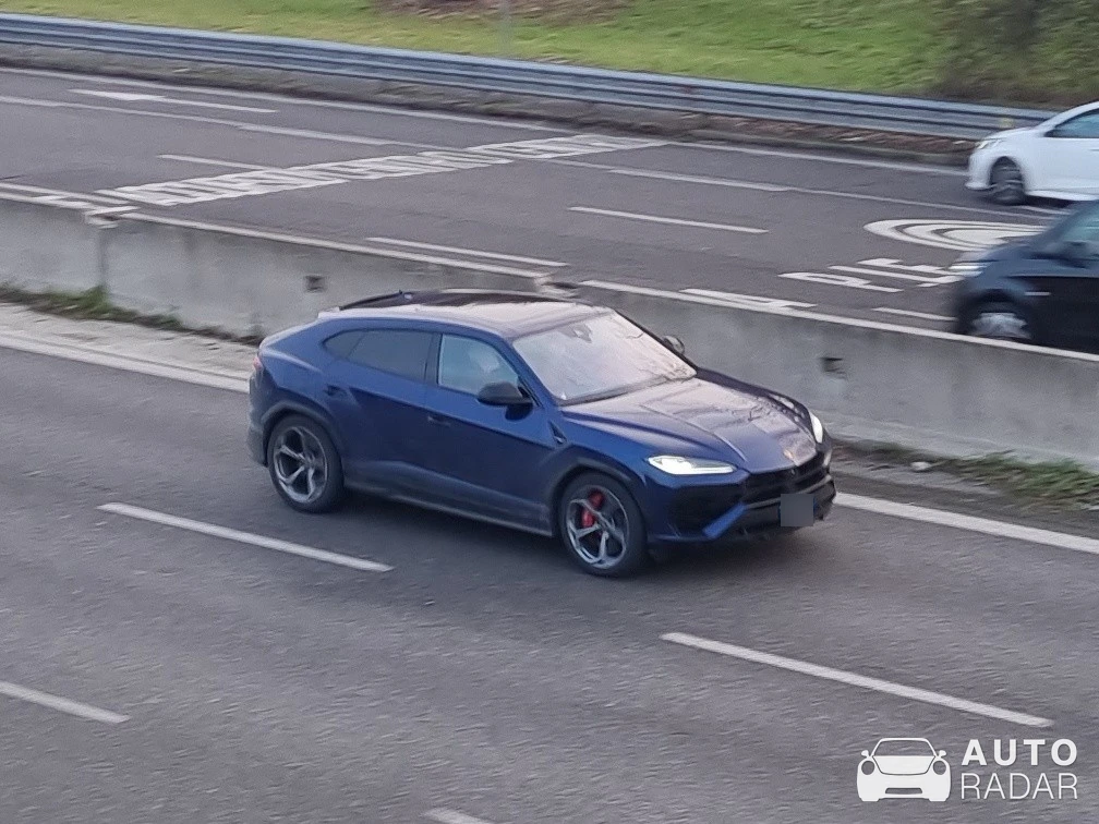 Lamborghini Urus SE spotted in Milano, Italy