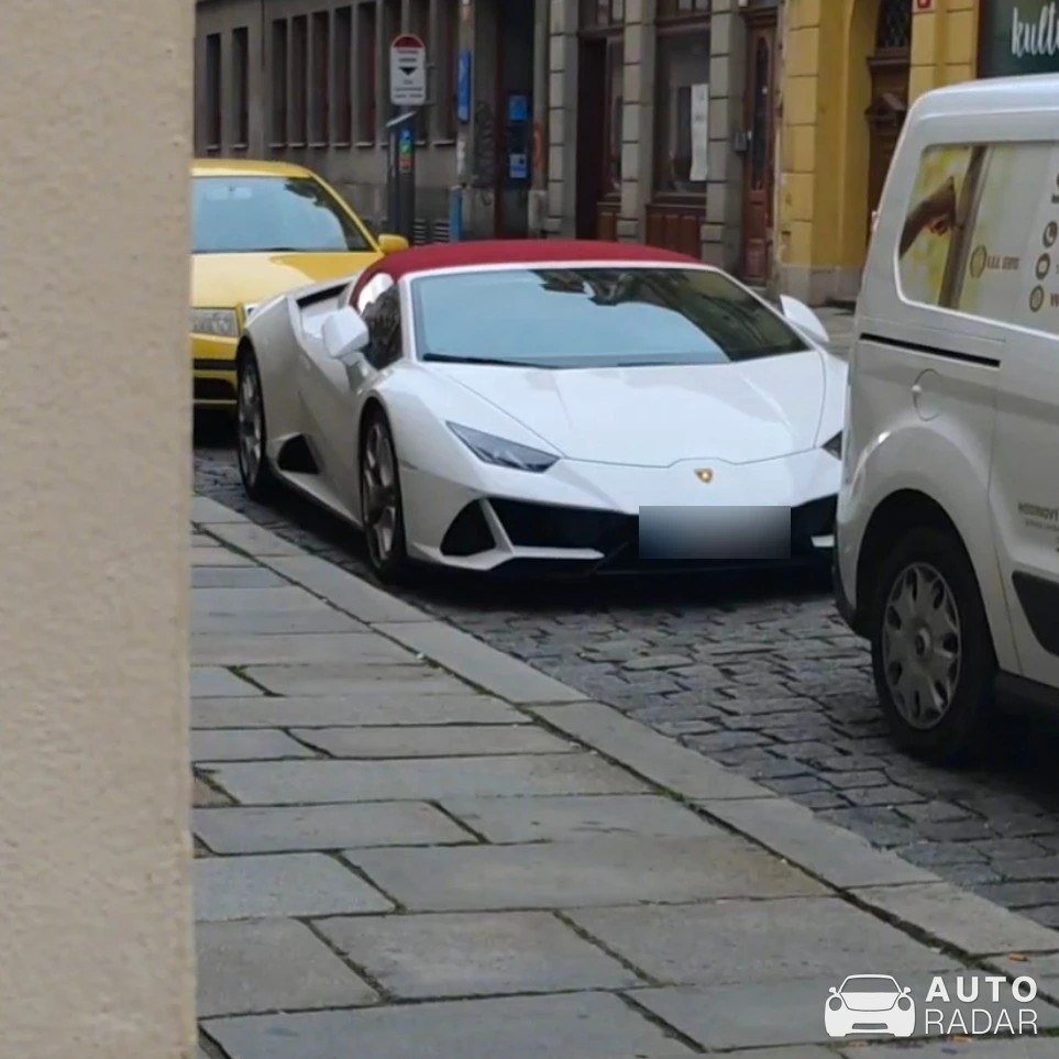 Lamborghini Huracán LP640-4 EVO Spyder spotted in Plzeň 3, Czechia
