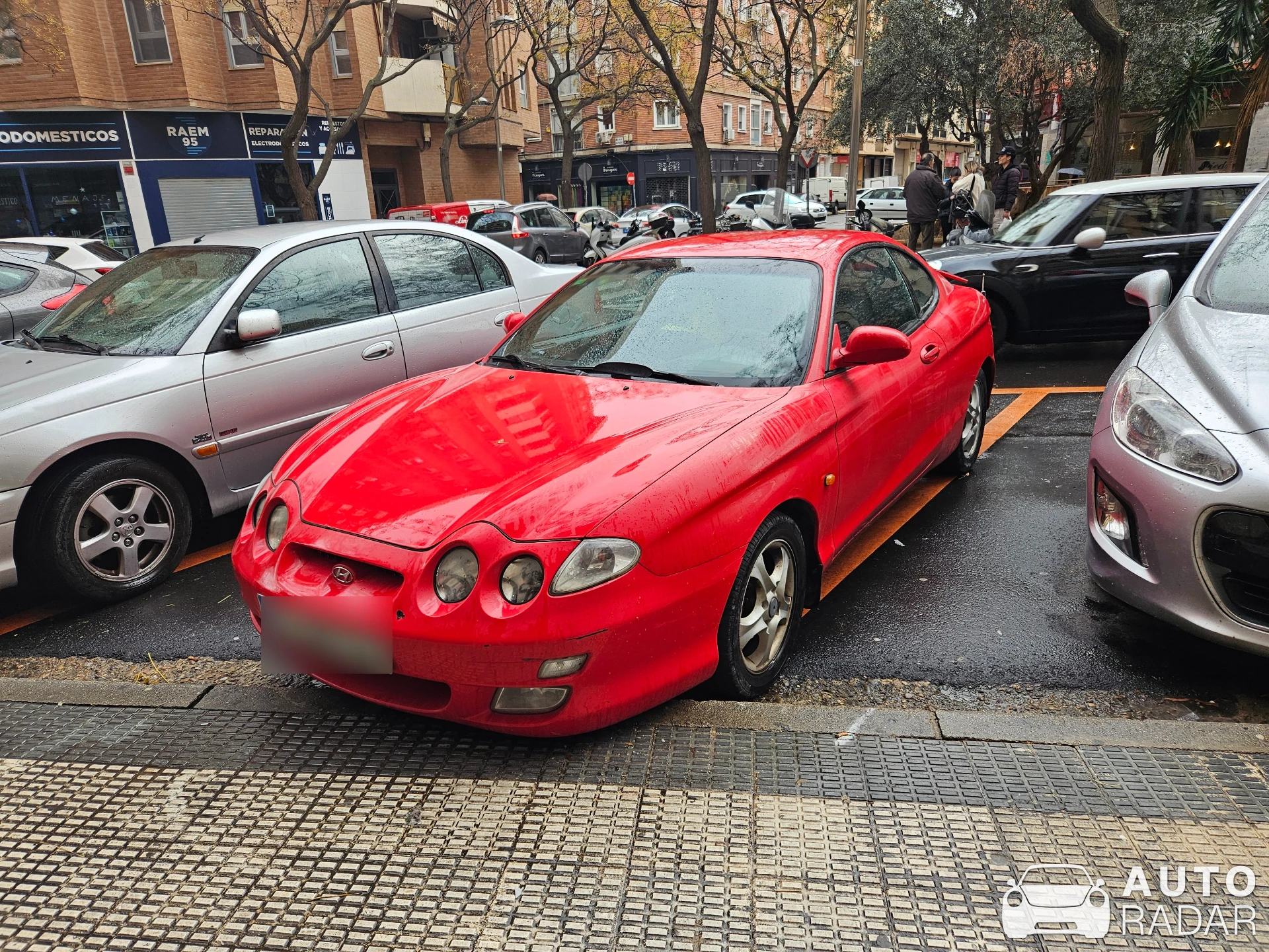 Hyundai Coupé 2000 spotted in Zaragoza, España