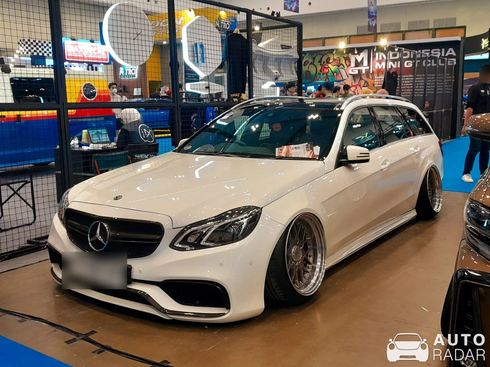 Mercedes-Benz E-Klasse Estate S212 2013 spotted in Kabupaten Tangerang, Indonesia