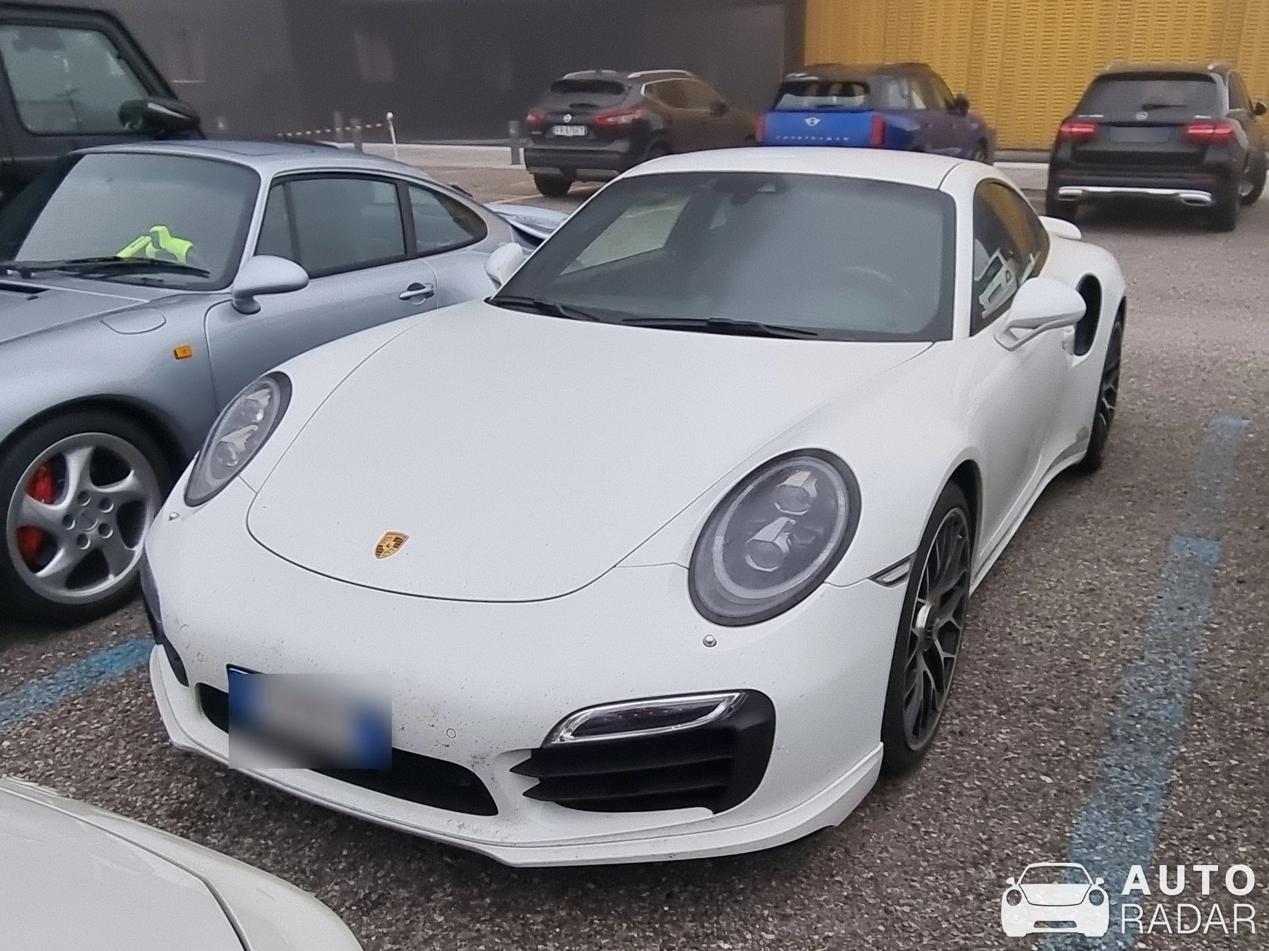 Porsche 991 Turbo S MkI spotted in Rho, Italia