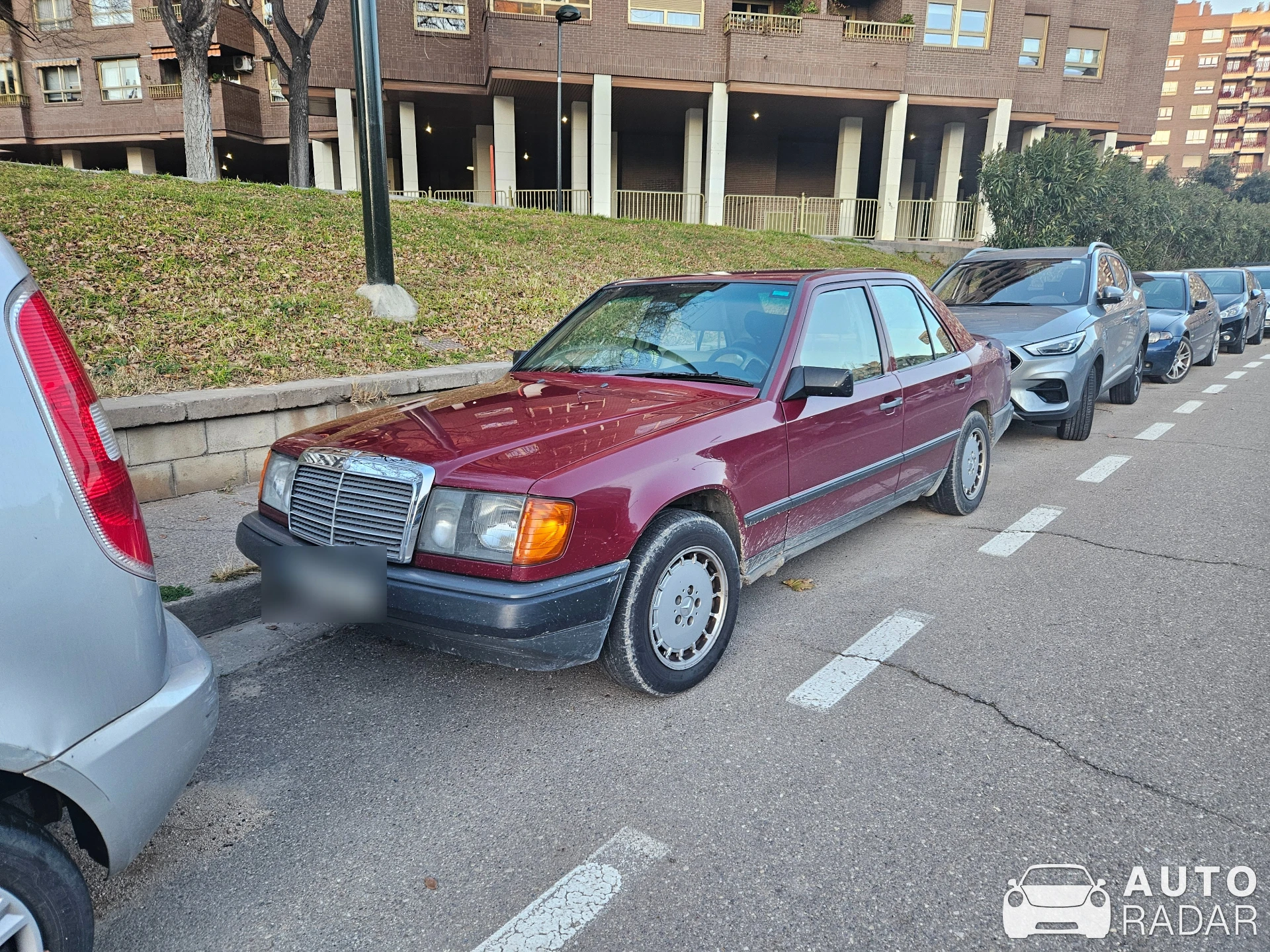 Mercedes-Benz 300E spotted in Zaragoza, España
