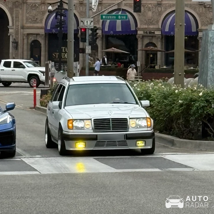 Mercedes-Benz E320 Wagon W124 spotted in Beverly Hills, United States