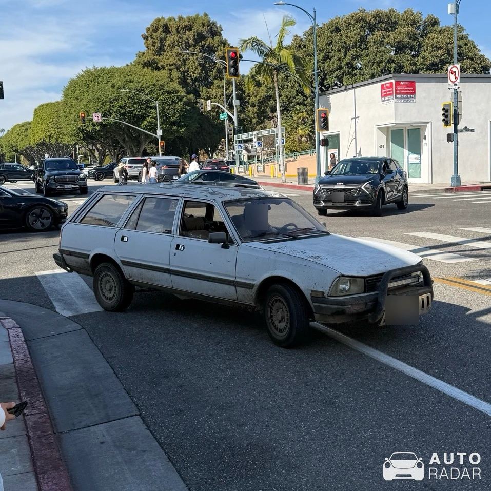 Peugeot 505 spotted in Beverly Hills