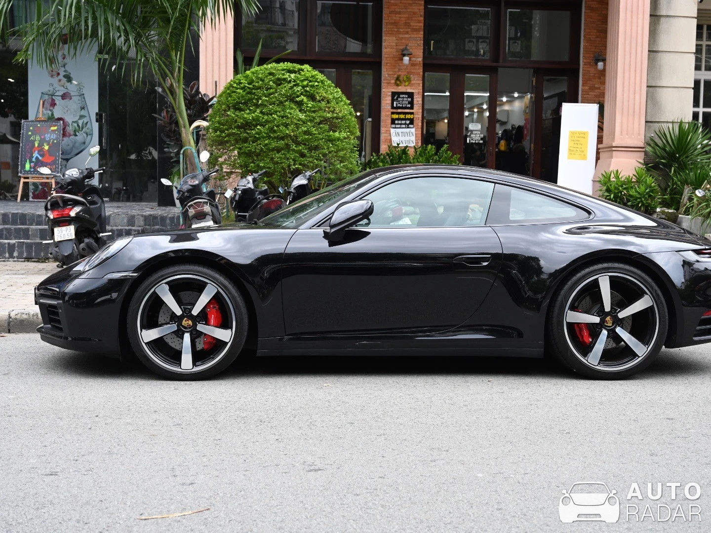 Porsche 992 Carrera S MkI spotted in Phường 22, Vietnam