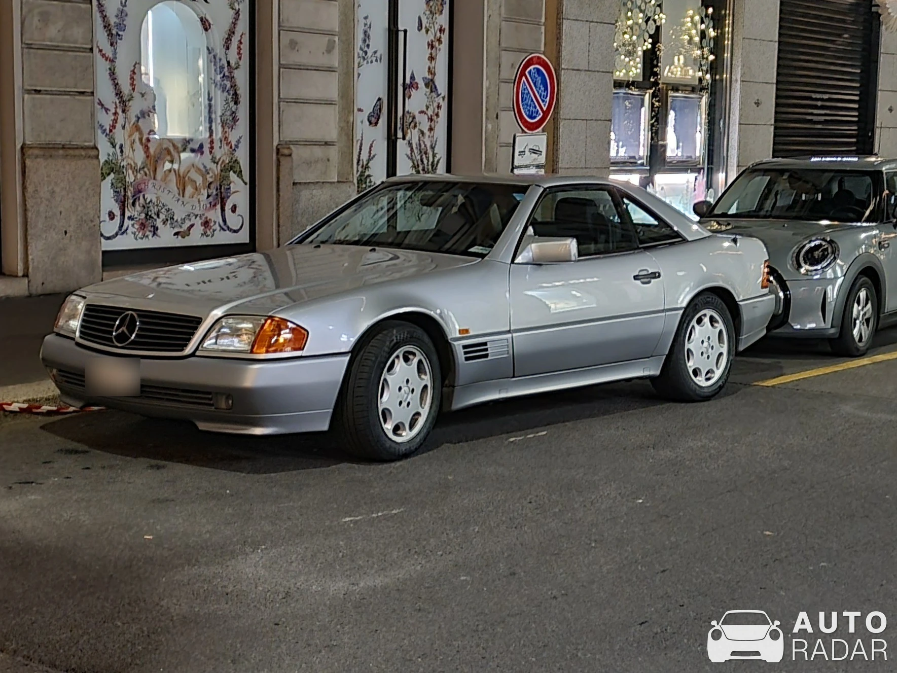 Mercedes-Benz 280 SL spotted in Milano, Italia