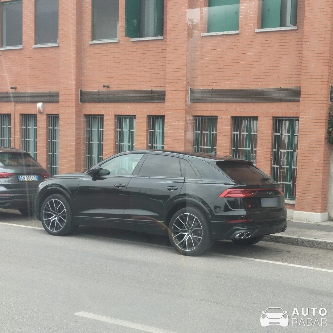 Audi SQ8 spotted in Milano, Italia