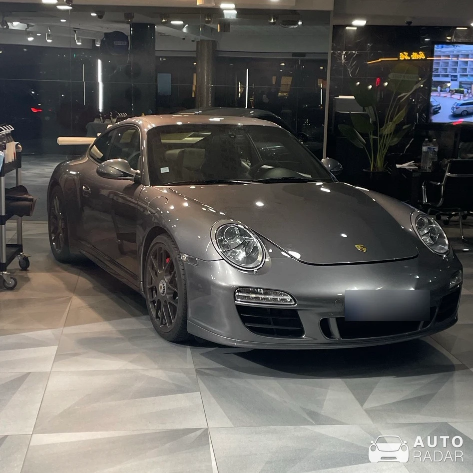 Porsche 997 GT3 spotted in Boulogne-Billancourt, France
