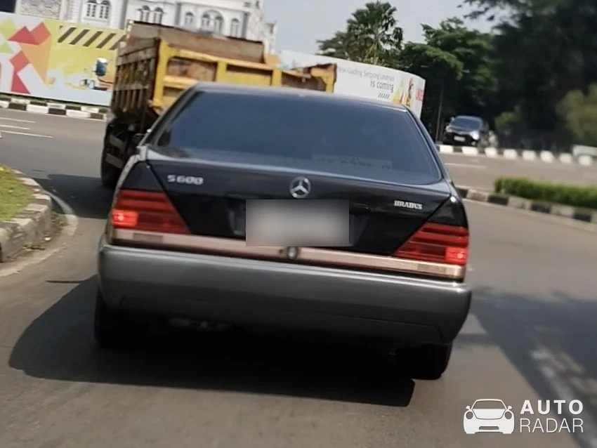 Mercedes-Benz W140 spotted in Tangerang