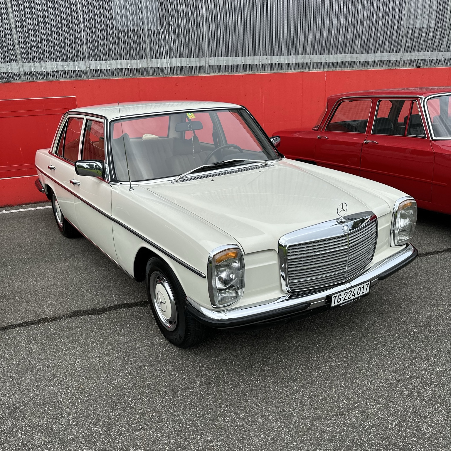 Mercedes-Benz W115 250D