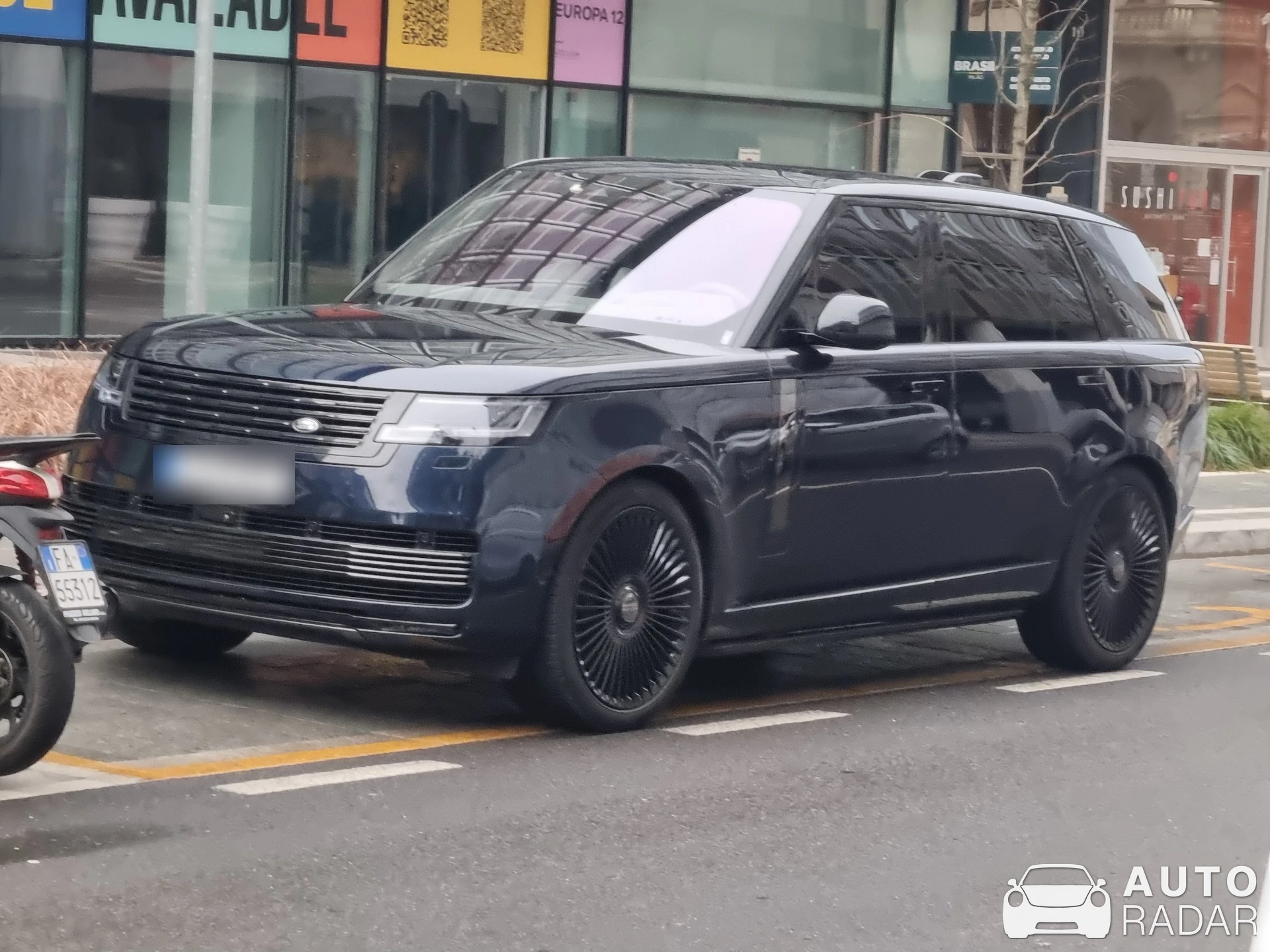 Range Rover Sport SV 2024 spotted in Milano