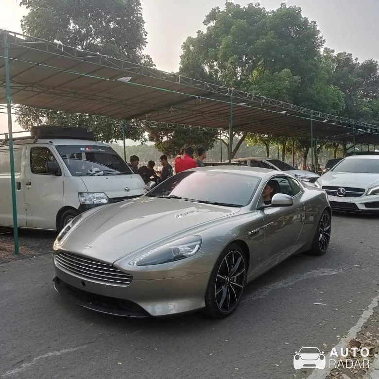 Aston Martin DB9 Volante spotted in Kota Cimahi, Indonesia