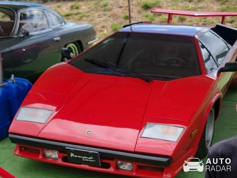 Lamborghini Countach 5000 Quattrovalvole spotted in Alajuela