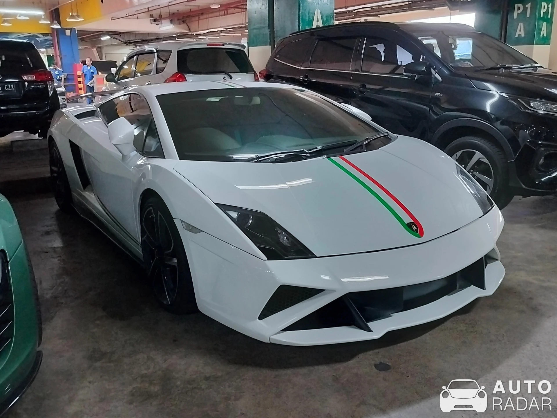Lamborghini Gallardo LP560-4 spotted in Kota Jakarta Pusat, Indonesia
