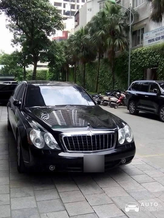 Maybach 62 S Zeppelin 2011 spotted in Thành phố Nam Định