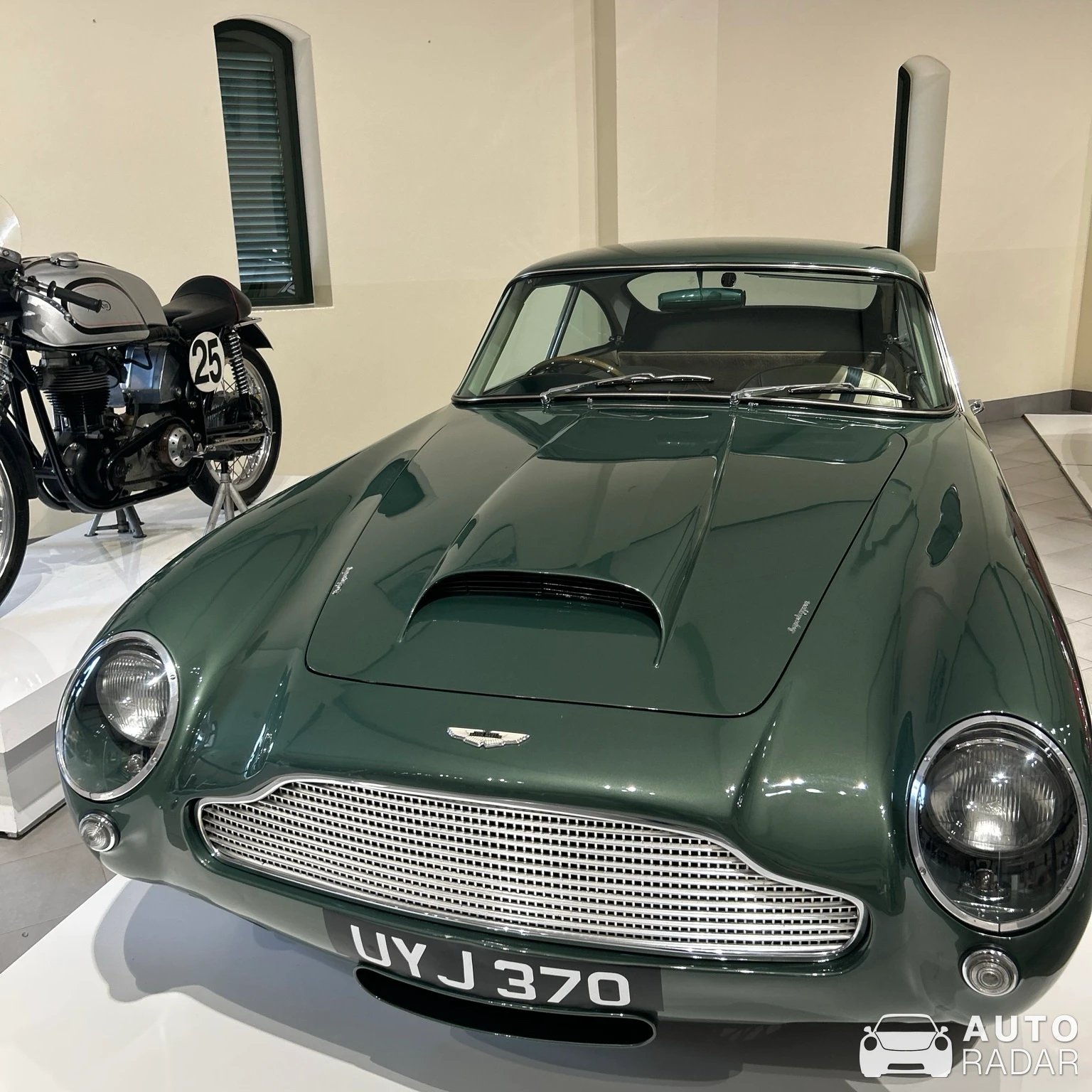 Aston Martin DB4 GT spotted in Wemmershoek, Sudafrica