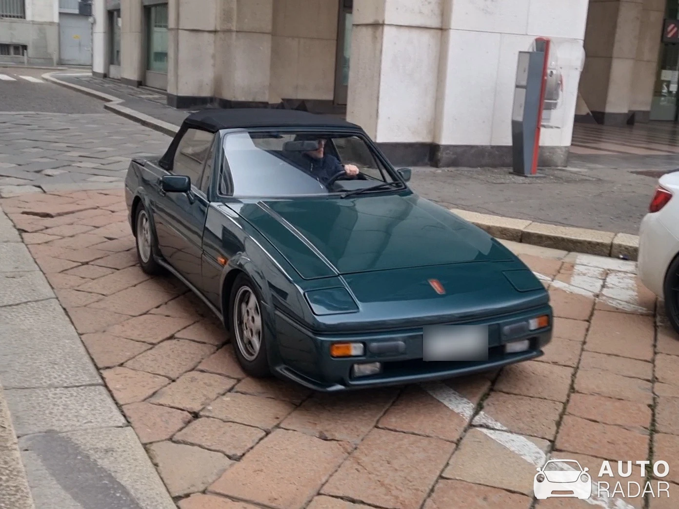 Reliant Scimitar spotted in Milano