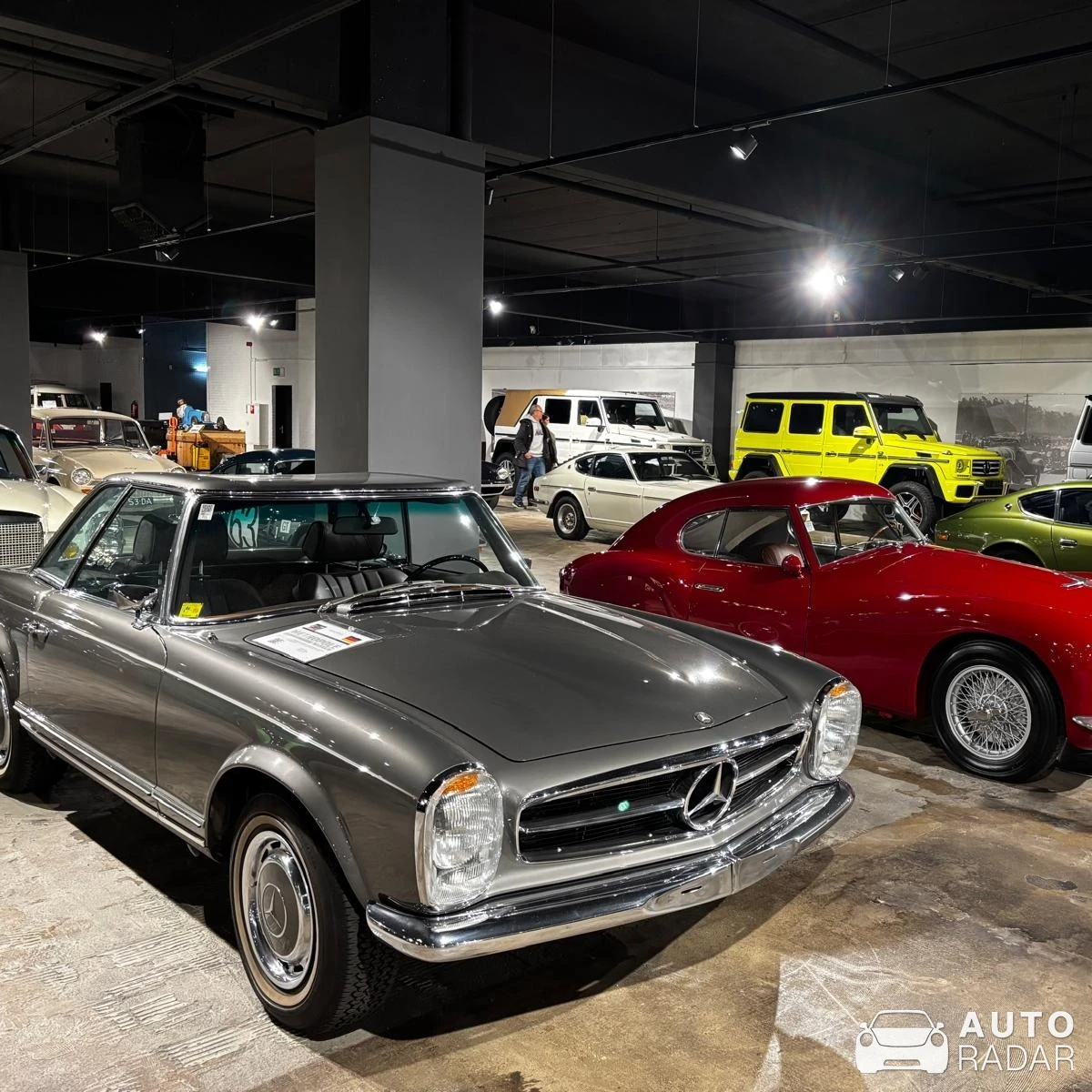 Mercedes-Benz 280 SL spotted in Druten, Netherlands